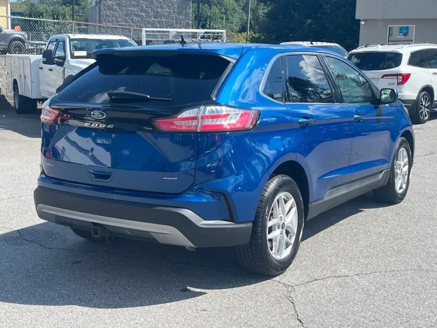 2022 Ford Edge SEL photo 1