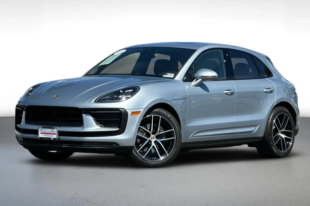 2023 Porsche Macan T photo 1