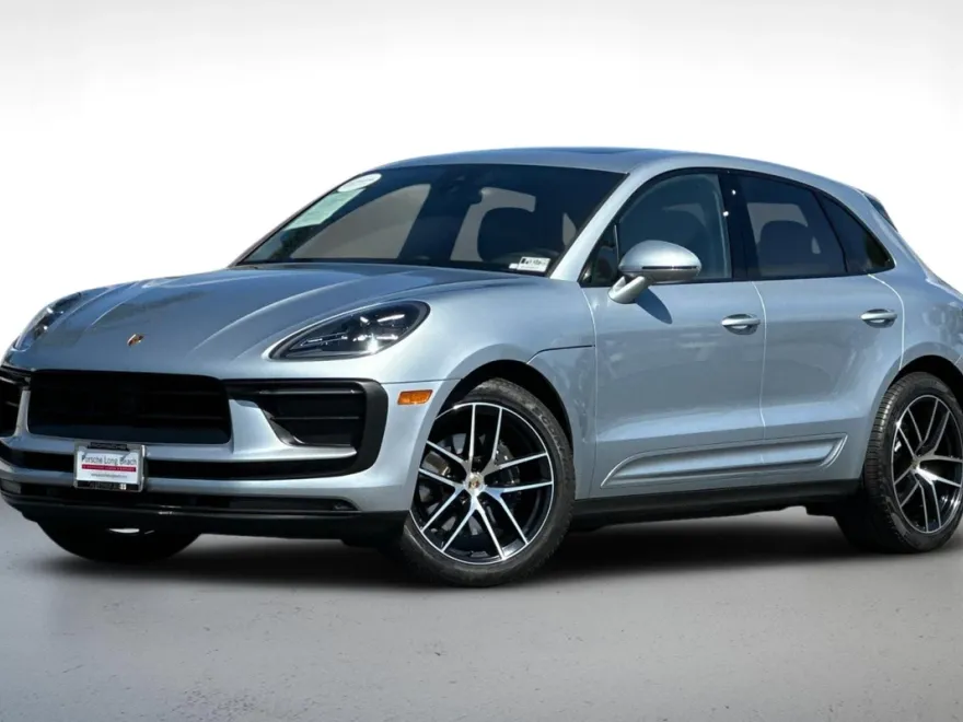 2023 Porsche Macan T photo 1