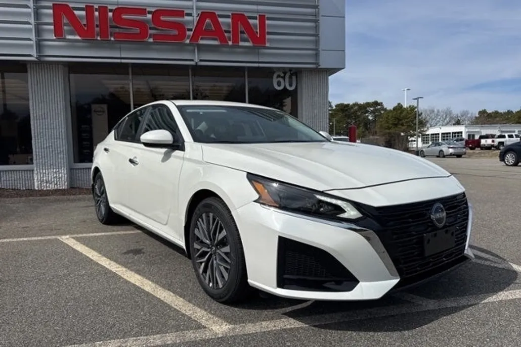2025 Nissan Altima 2.5 SV photo 1