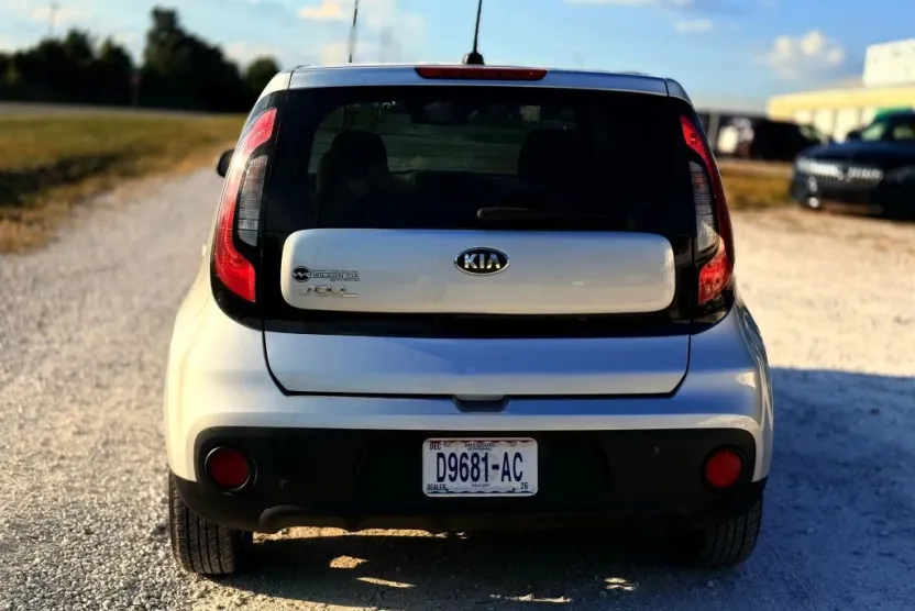 2017 Kia Soul Base photo 1