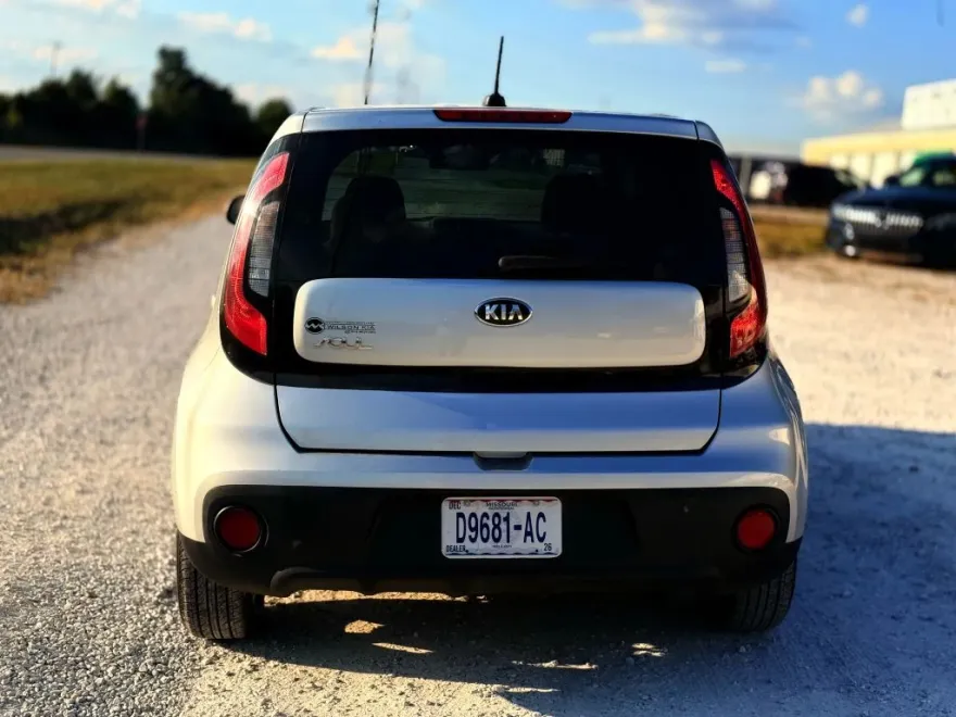 2017 Kia Soul Base photo 1