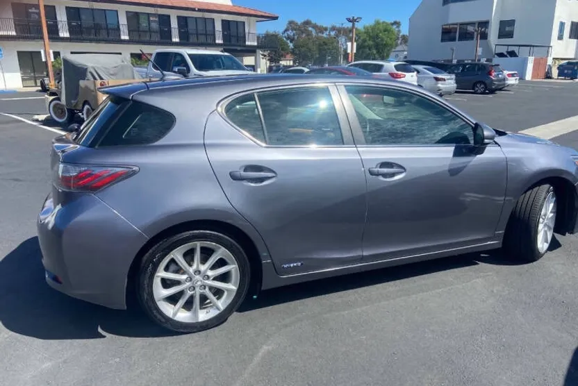 2012 Lexus CT 200h photo 1