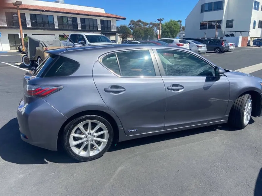 2012 Lexus CT 200h photo 1