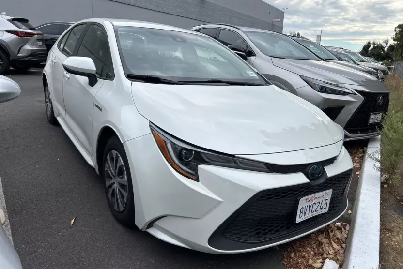 2021 Toyota Corolla Hybrid LE photo 1