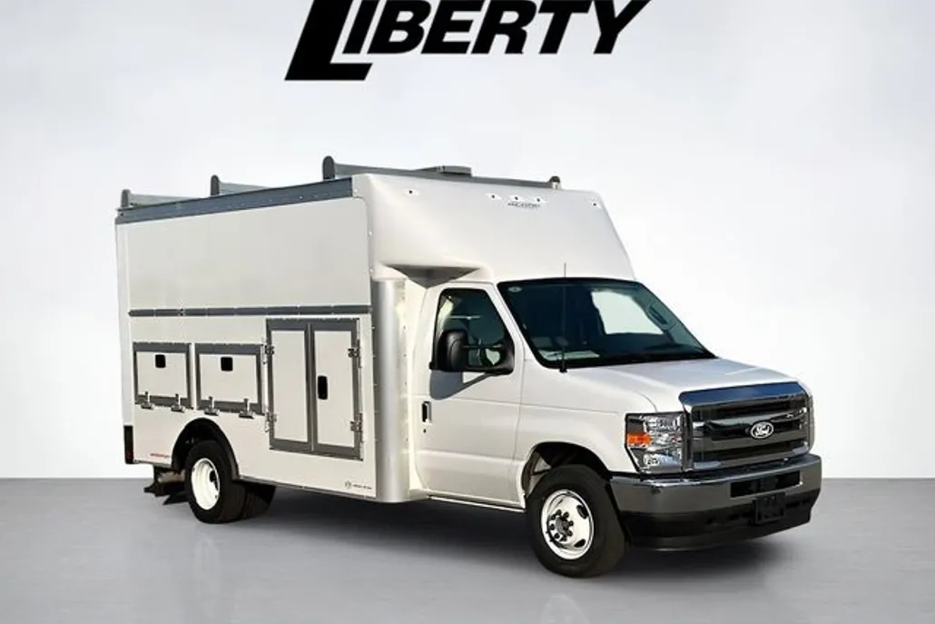 2026 Ford E-450 photo 1