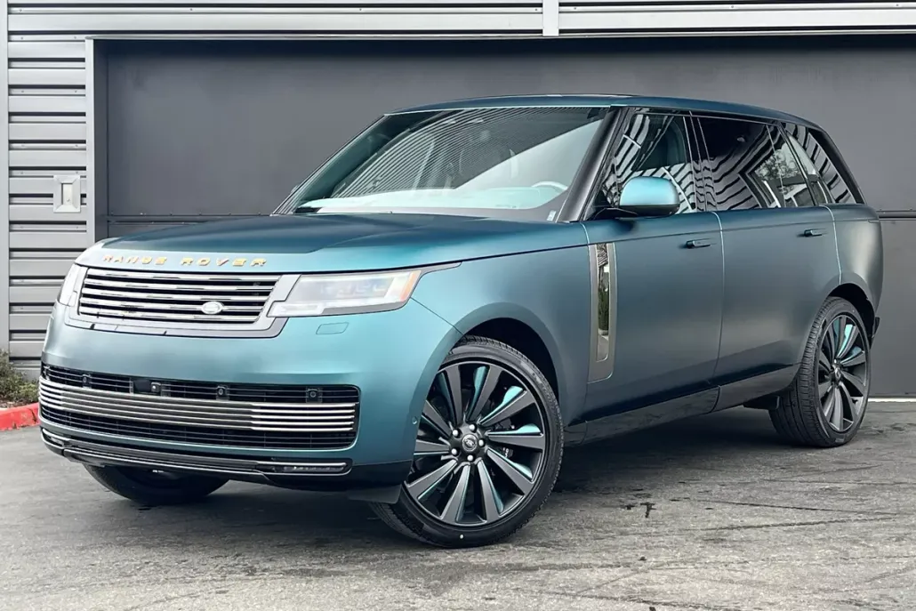 2025 Land Rover Range Rover SV photo 1