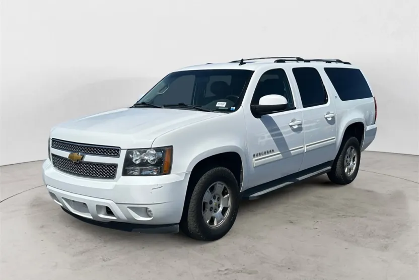 2013 Chevrolet Suburban 1500 LT photo 1