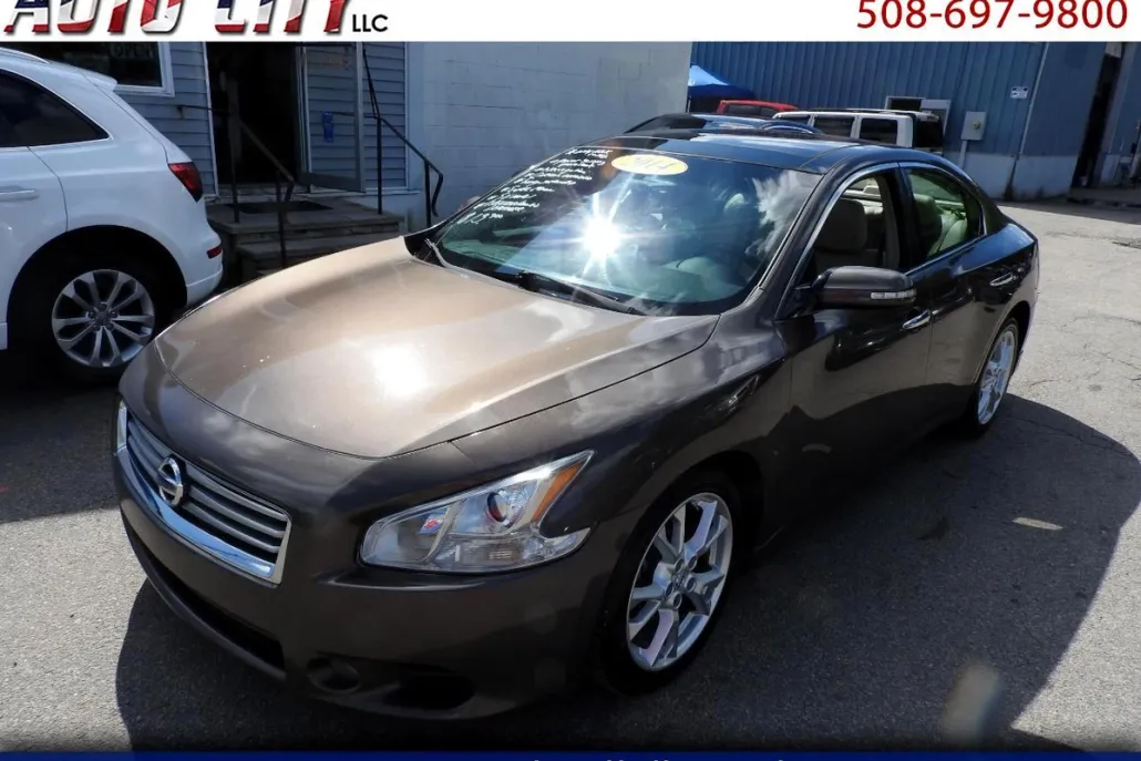 2014 Nissan Maxima SV photo 1