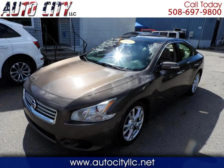 2014 Nissan Maxima SV photo 1