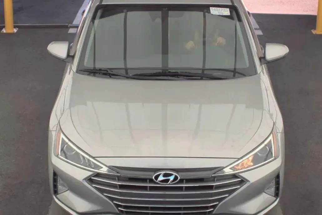 2020 Hyundai Elantra SEL photo 1