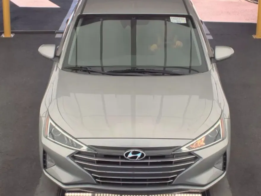 2020 Hyundai Elantra SEL photo 1