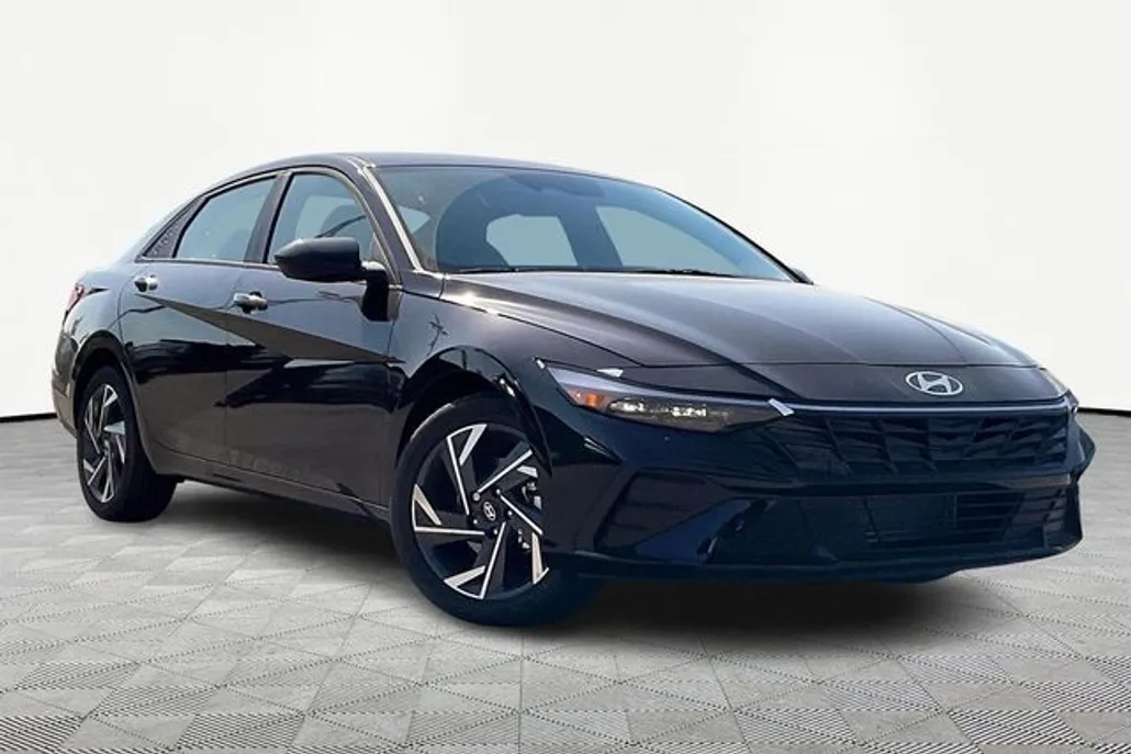 2025 Hyundai Elantra SEL Sport photo 1