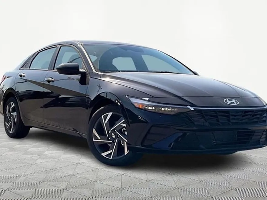 2025 Hyundai Elantra SEL Sport photo 1