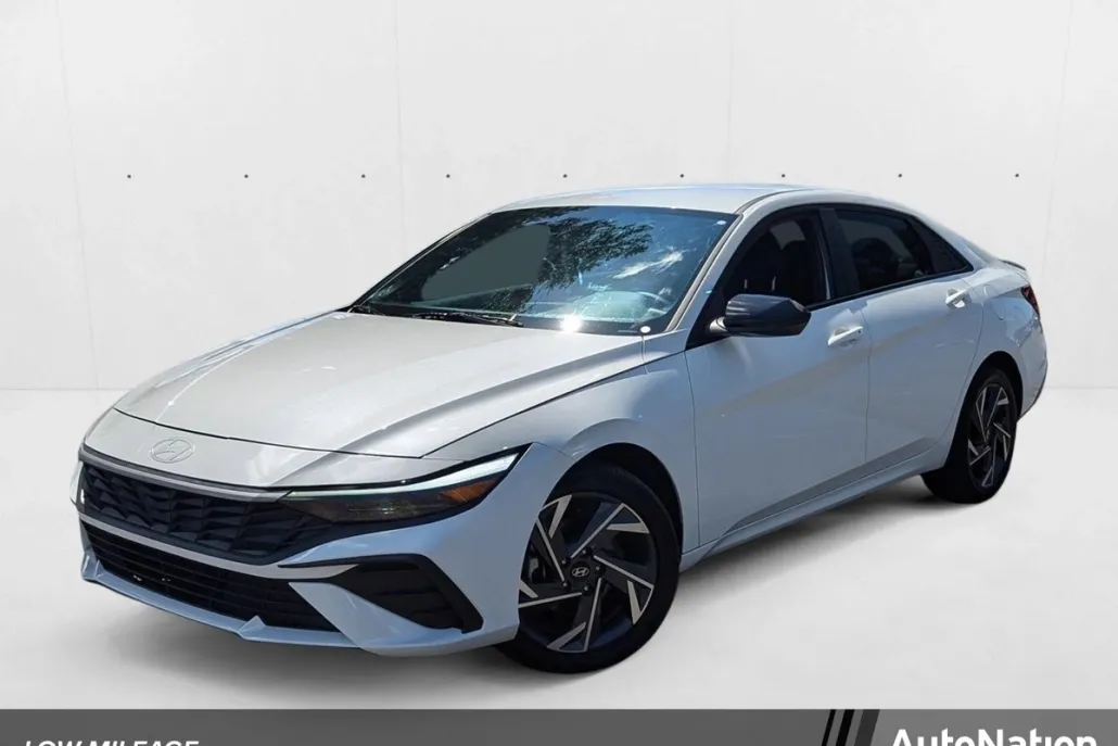 2025 Hyundai Elantra SEL Sport photo 1