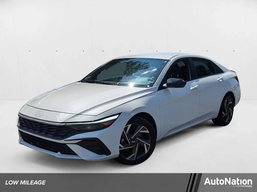 2025 Hyundai Elantra SEL Sport photo 1