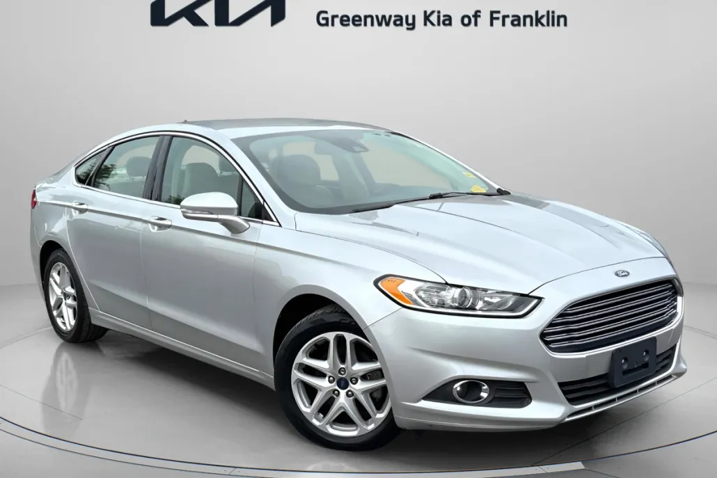2016 Ford Fusion SE photo 1