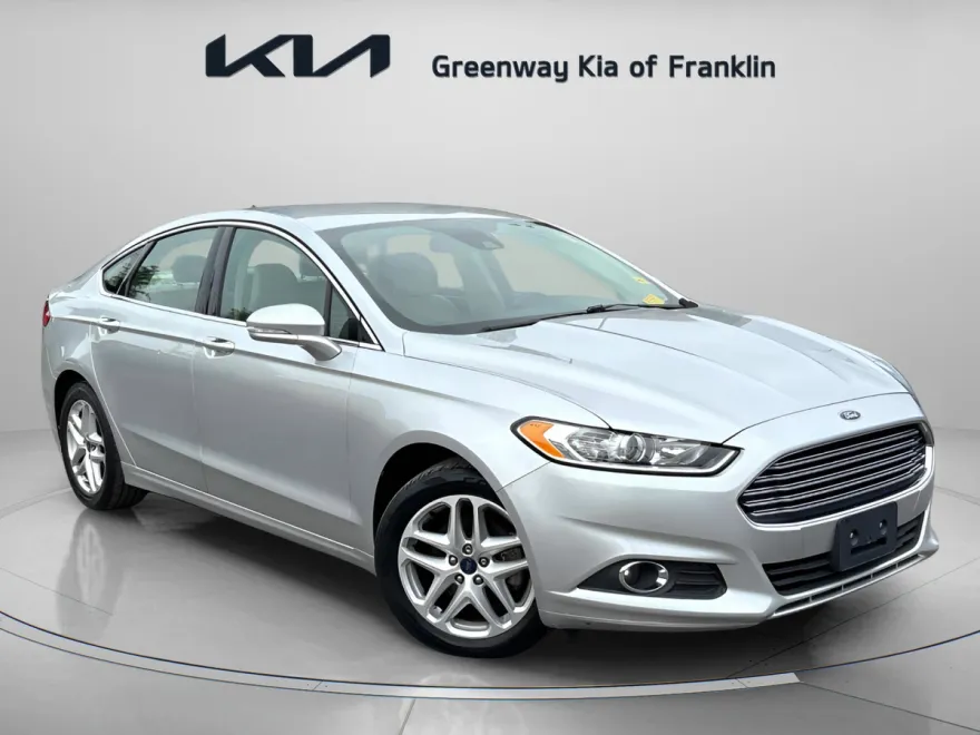 2016 Ford Fusion SE photo 1