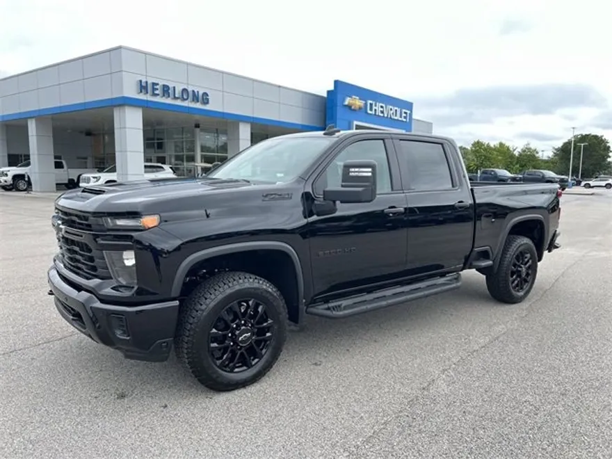 2025 Chevrolet Silverado 2500HD Custom photo 1