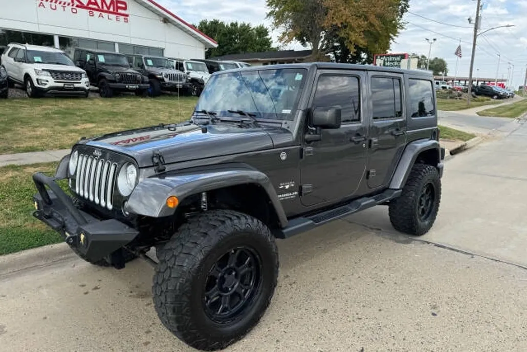 2017 Jeep Wrangler Unlimited Sahara photo 1