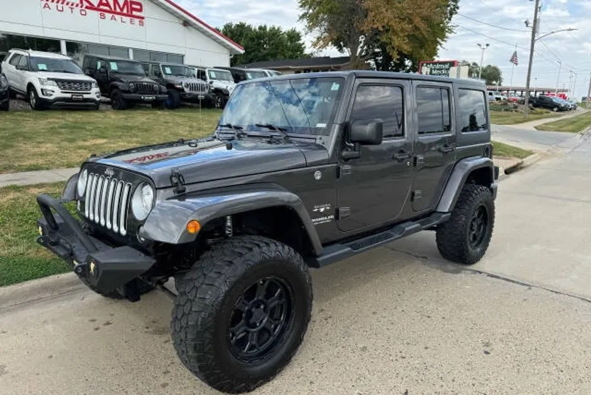 2017 Jeep Wrangler Unlimited Sahara photo 1