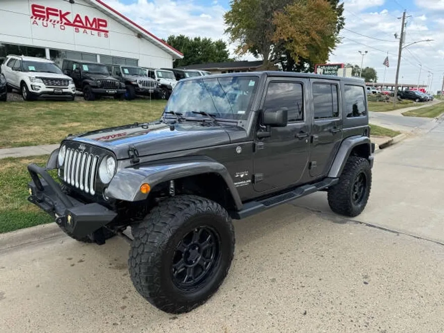 2017 Jeep Wrangler Unlimited Sahara photo 1