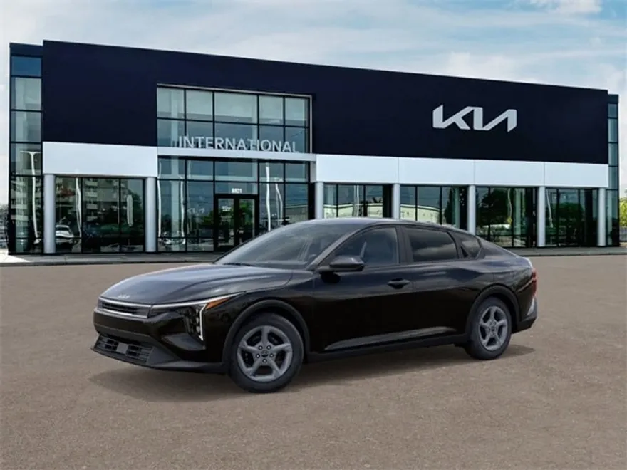 2025 Kia K4 LXS photo 1