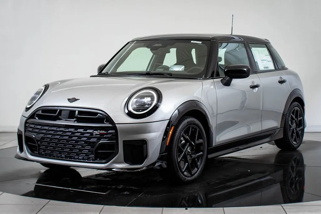 2026 Mini Cooper 4 Door Hardtop Iconic photo 1