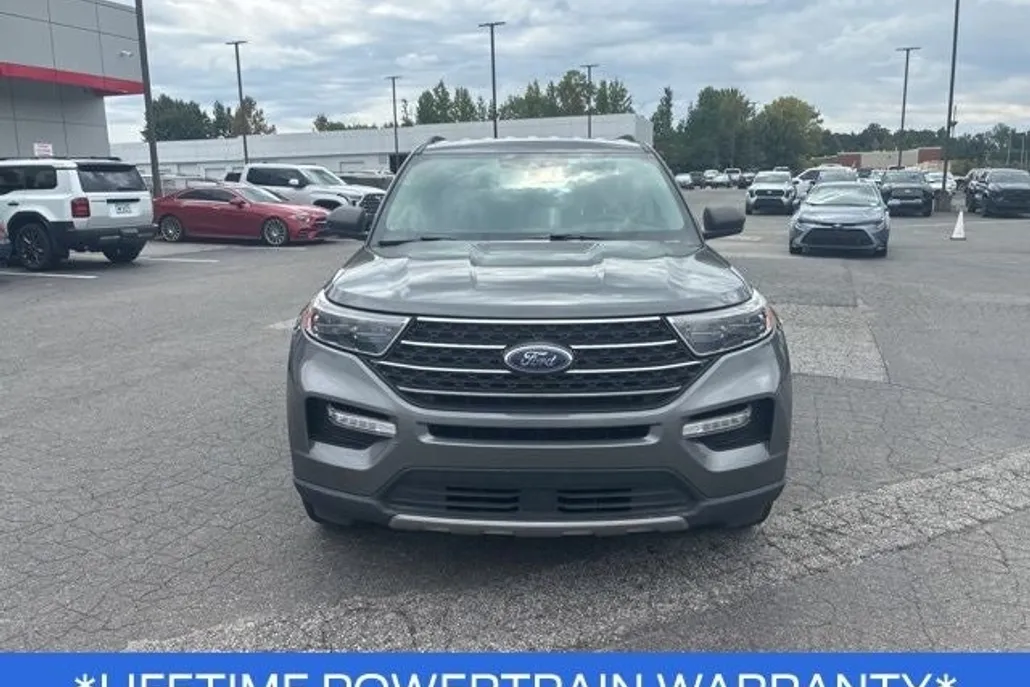 2023 Ford Explorer XLT photo 1