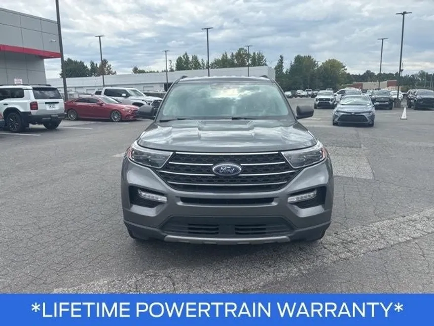2023 Ford Explorer XLT photo 1