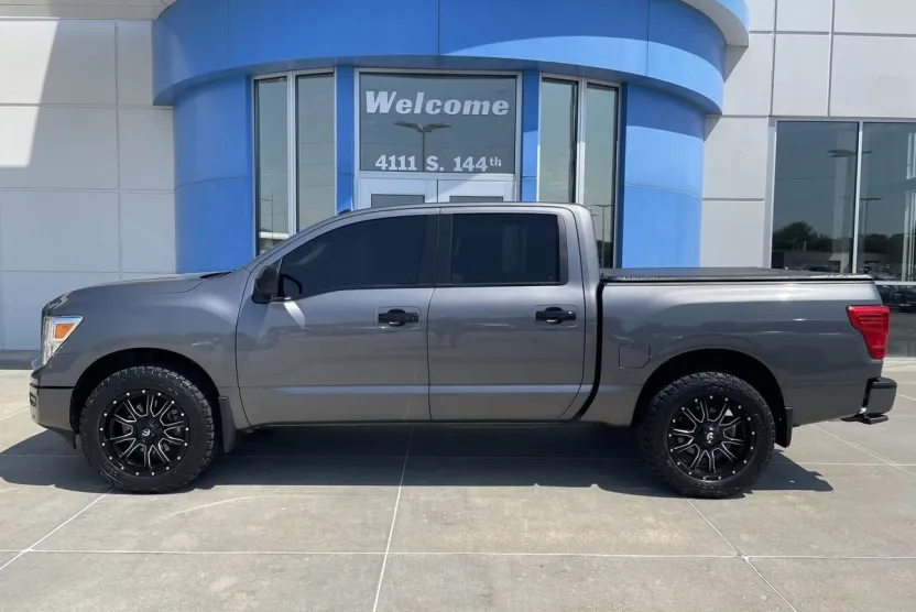 2021 Nissan Titan SV photo 1