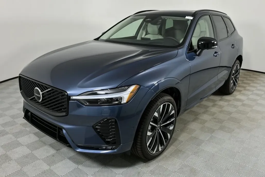 2026 Volvo XC60 B5 photo 1