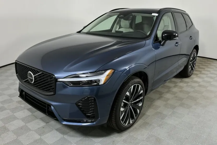 2026 Volvo XC60 B5 photo 1