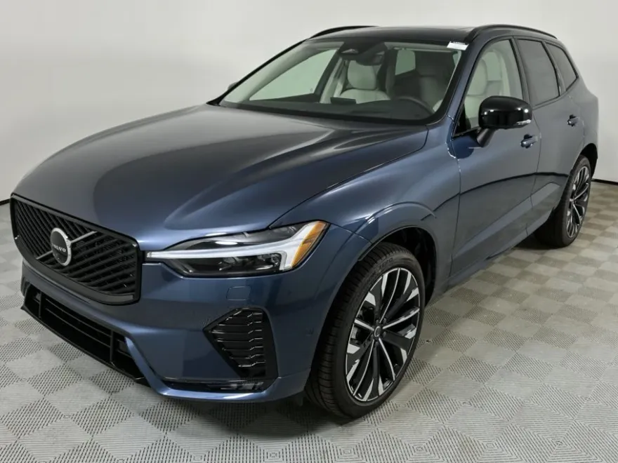 2026 Volvo XC60 B5 photo 1