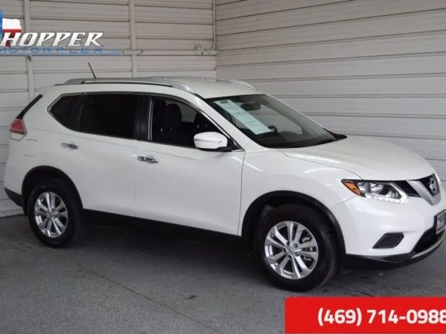 2015 Nissan Rogue SV photo 1