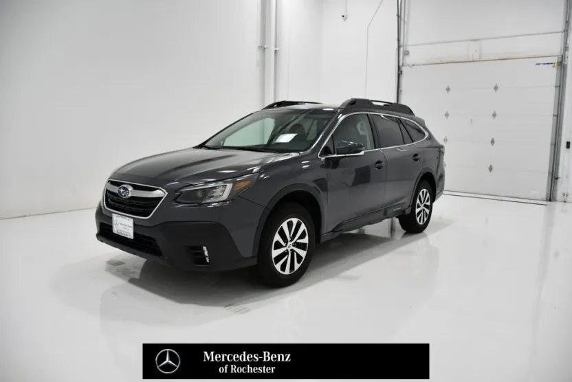 2020 Subaru Outback Premium photo 1