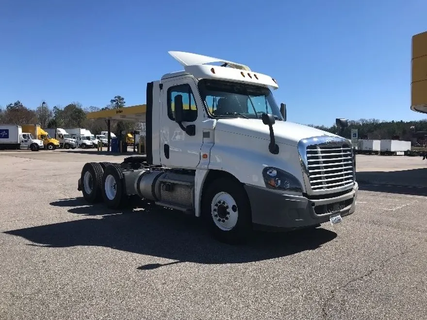 2018 Freightliner Cascadia 125" Sleeper Cab photo 1