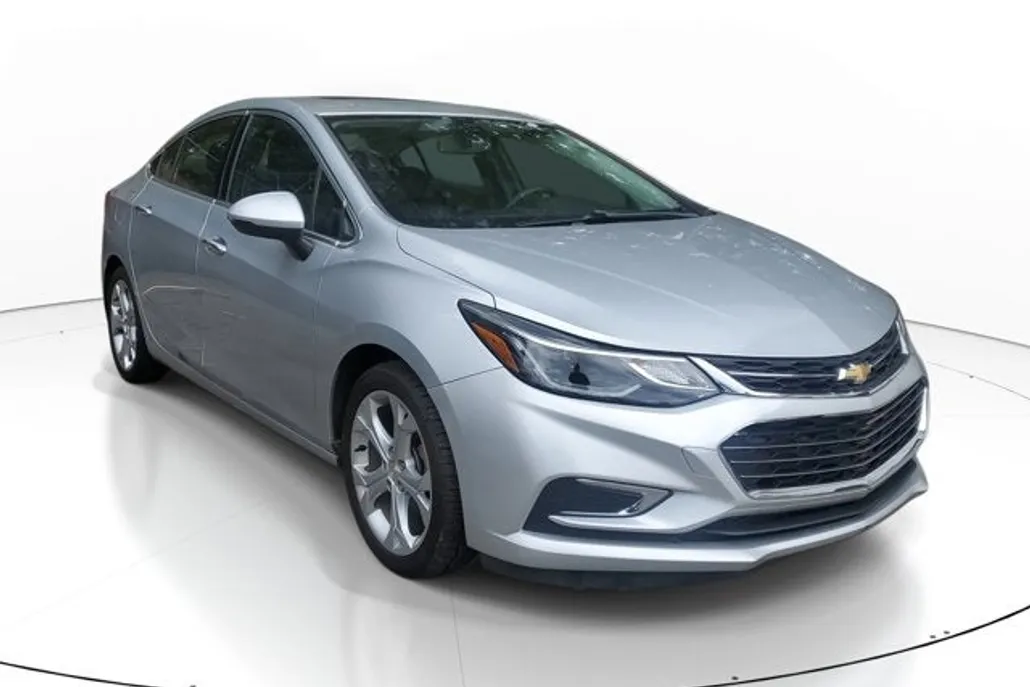 2017 Chevrolet Cruze Premier photo 1