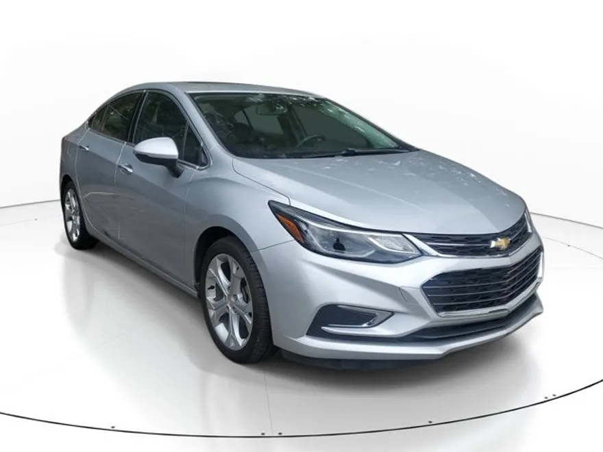 2017 Chevrolet Cruze Premier photo 1