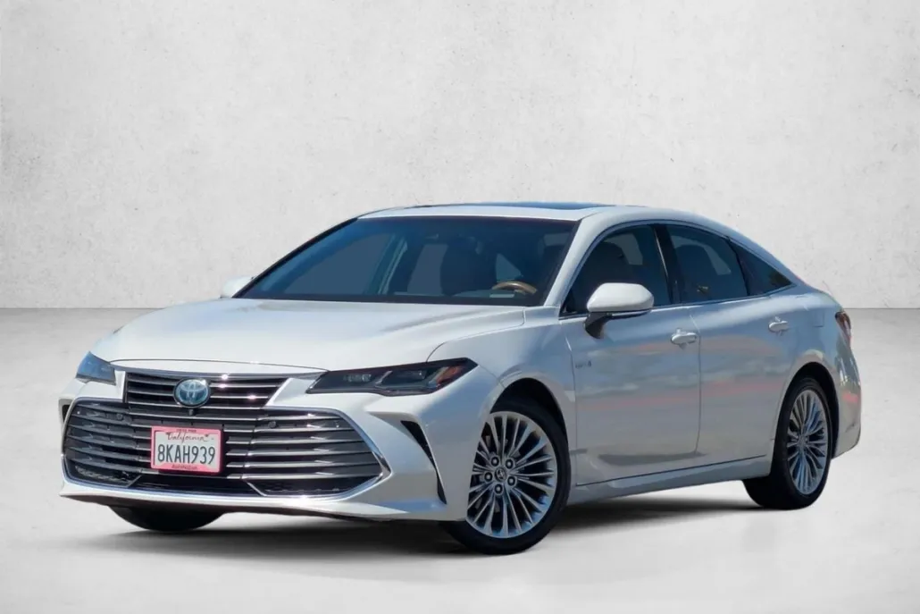 2019 Toyota Avalon Hybrid Limited photo 1