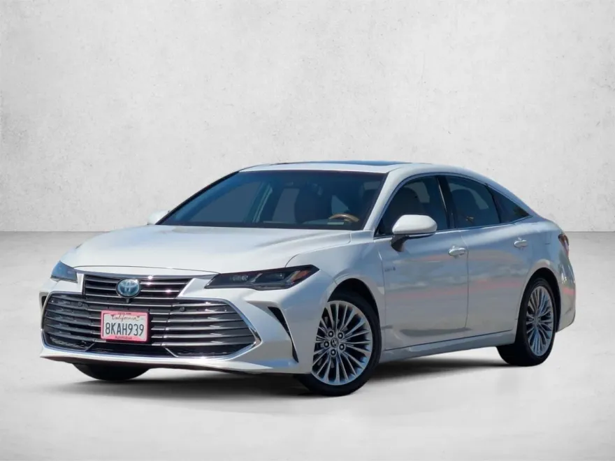 2019 Toyota Avalon Hybrid Limited photo 1