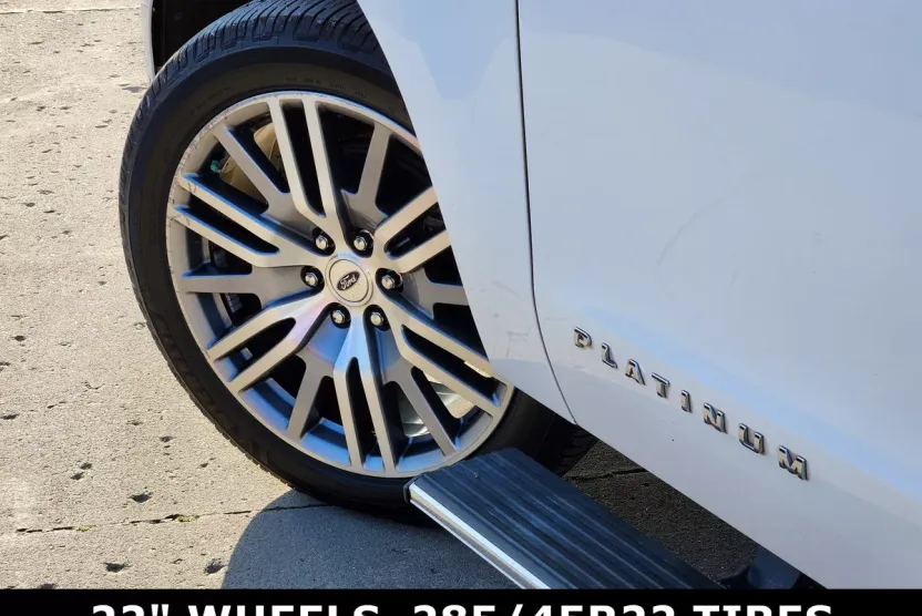 2022 Ford Expedition MAX Platinum photo 1