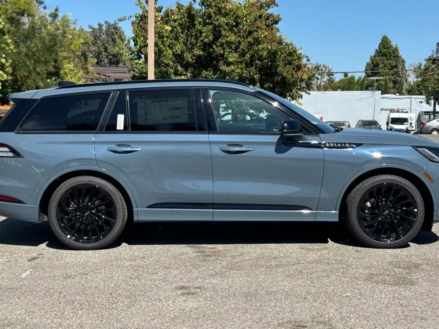 2025 Lincoln Aviator Reserve photo 1