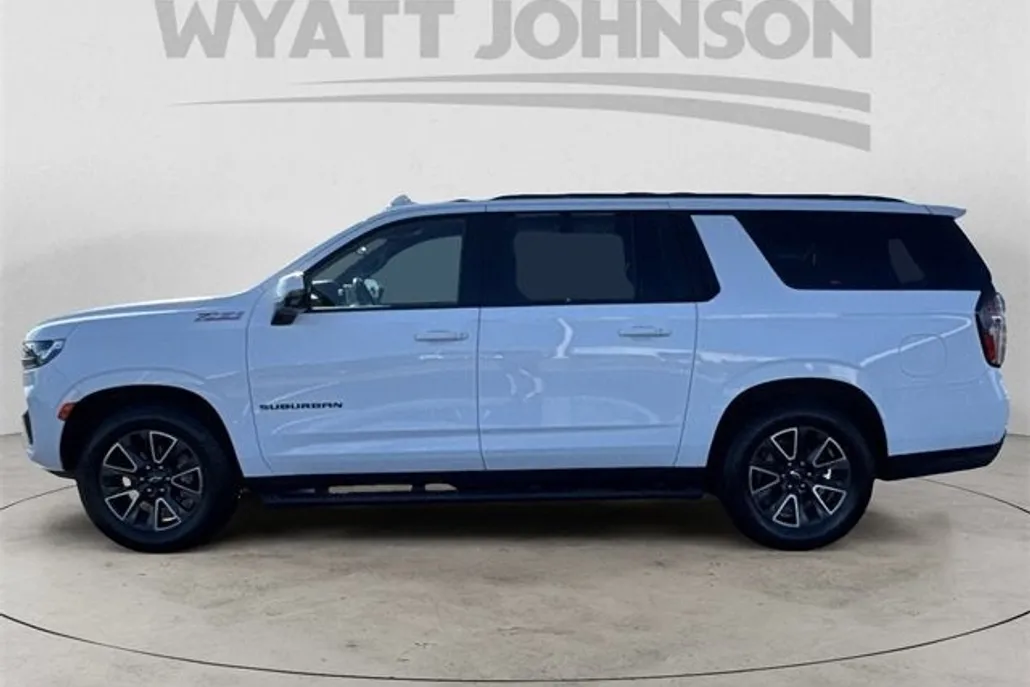 2022 Chevrolet Suburban Z71 photo 1