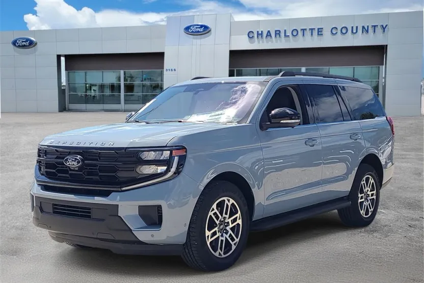2025 Ford Expedition photo 1
