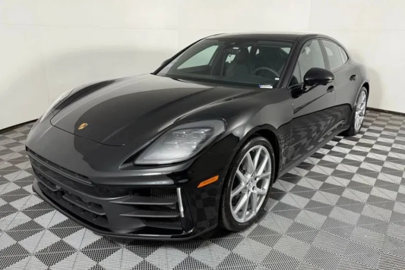 2025 Porsche Panamera 4 photo 1