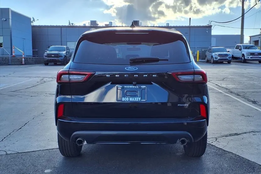 2023 Ford Escape ST-Line photo 1
