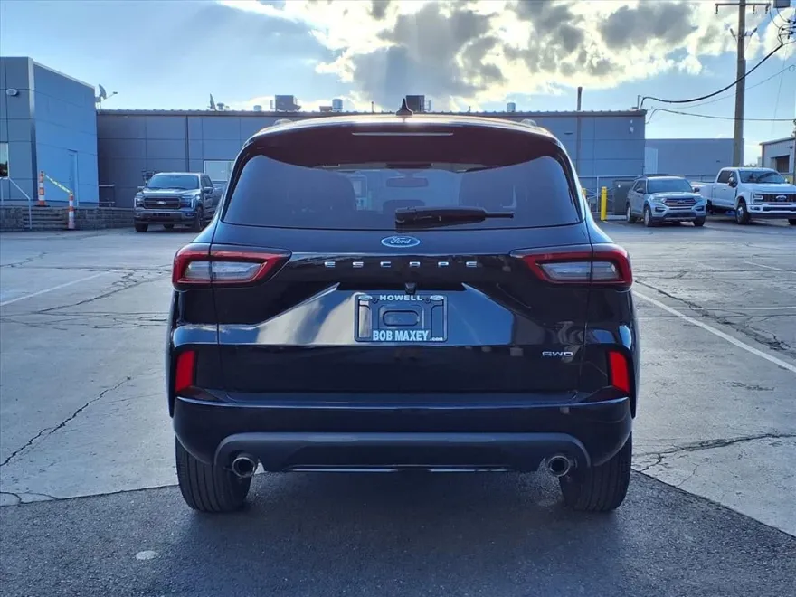2023 Ford Escape ST-Line photo 1