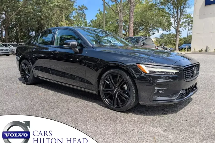 2024 Volvo S60 B5 Plus Black Edition photo 1