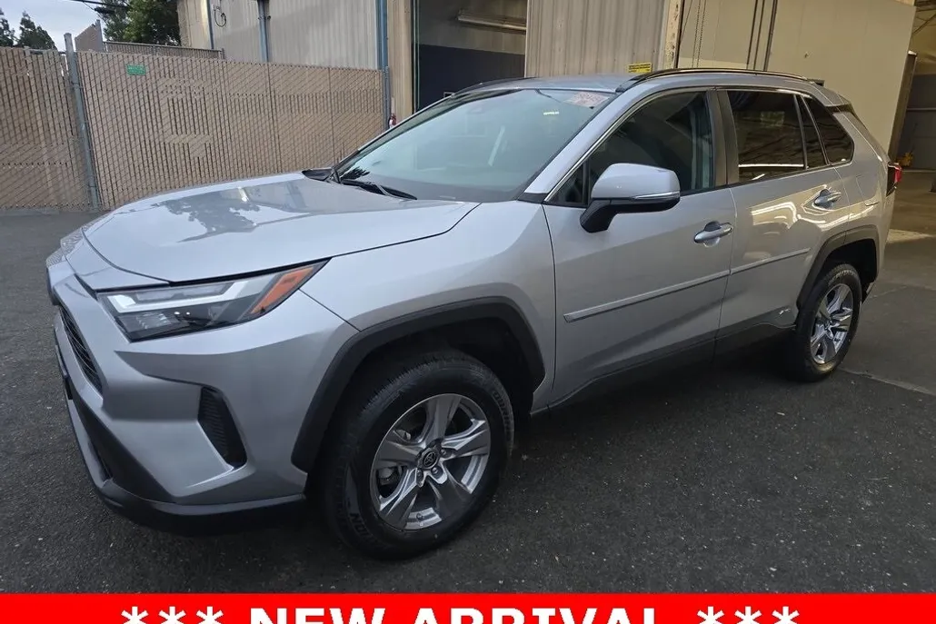 2023 Toyota RAV4 Hybrid LE photo 1